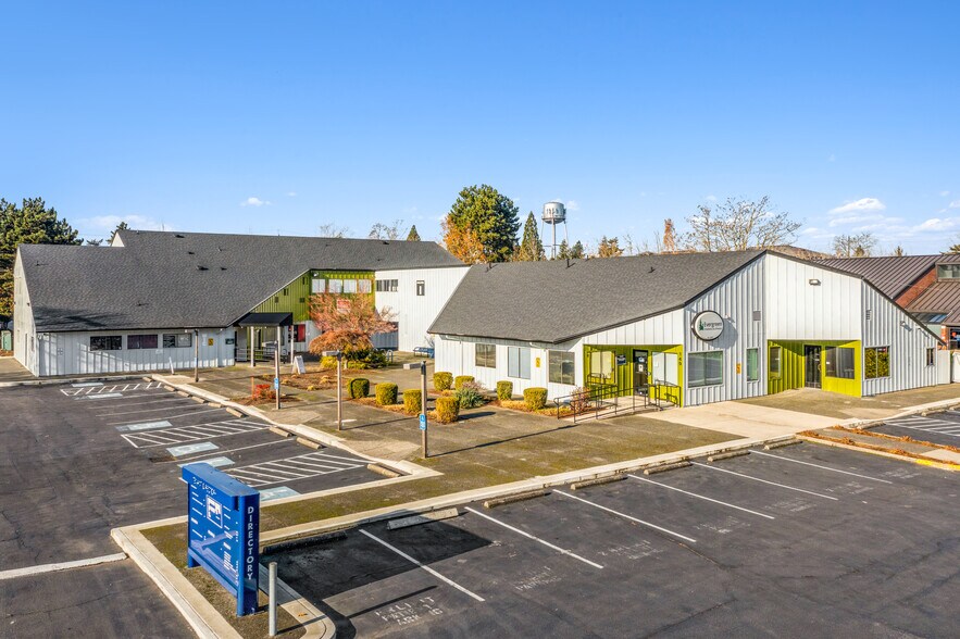 121-185 NE 102nd Ave, Portland, OR à vendre - Photo du bâtiment - Image 2 de 9