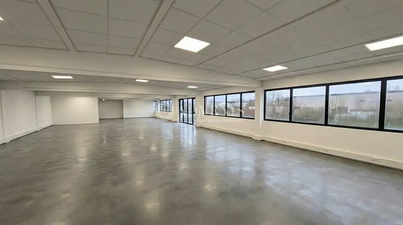 Office in Saint-Martin-Boulogne for lease - Interior Photo - Image 2 of 4