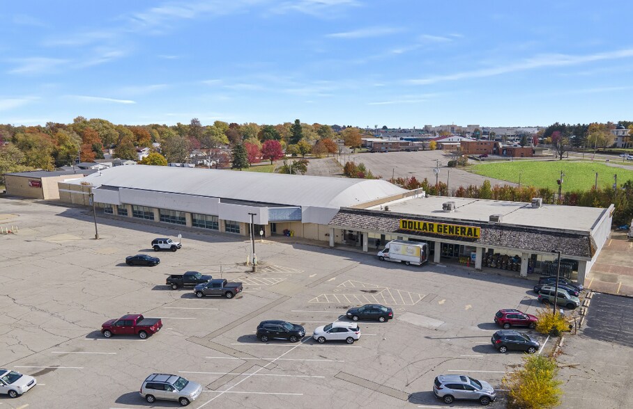 1209 Towanda Ave, Bloomington, IL à vendre - Photo du bâtiment - Image 2 de 13