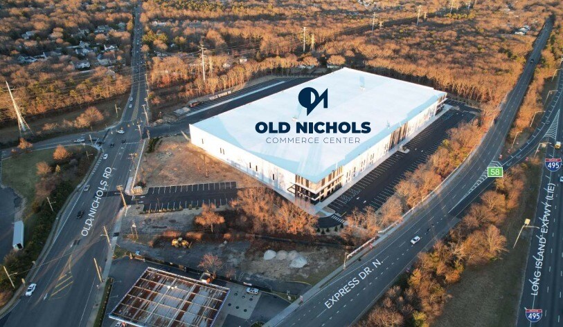 Old Nichols Commerce Ctr, Islandia, NY à louer - Photo du bâtiment - Image 2 de 16