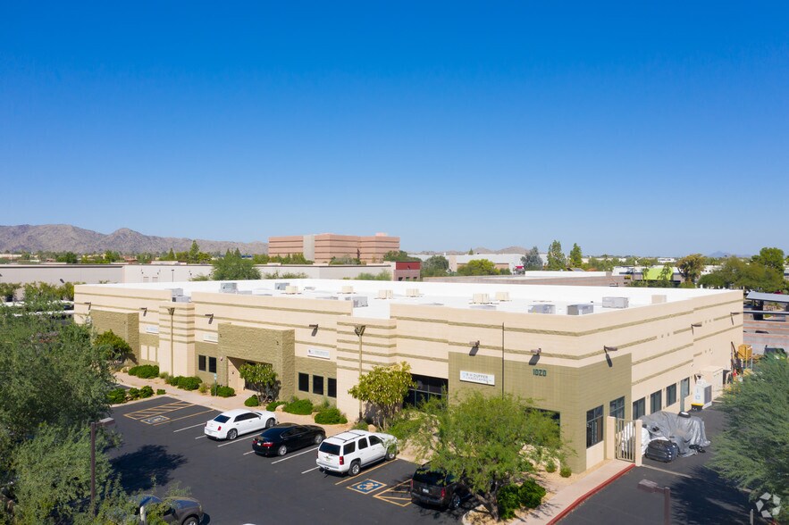 1020 W Ranch Rd, Tempe, AZ à louer - Photo du bâtiment - Image 2 de 7