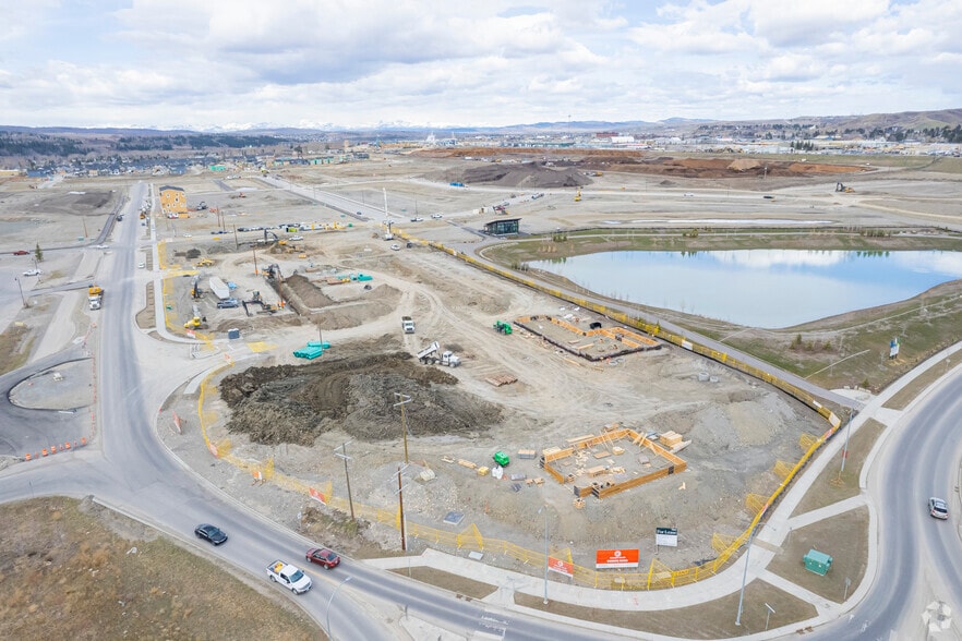 264 Park St, Cochrane, AB for lease - Building Photo - Image 2 of 7