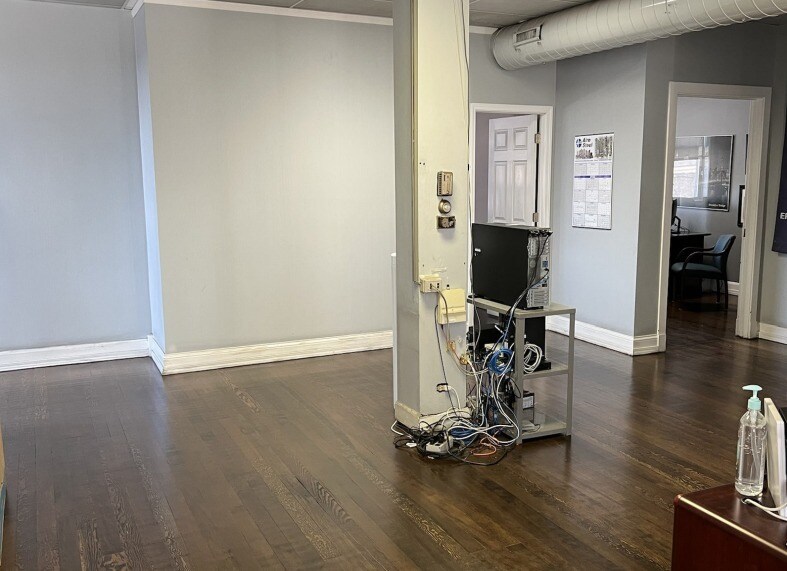 1855 S Kilbourn Ave, Chicago, IL à vendre - Photo intérieure - Image 3 de 4