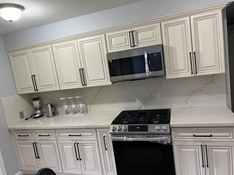 12701 Darla Ave, Granada Hills, CA à vendre - Photo du bâtiment - Image 2 de 31