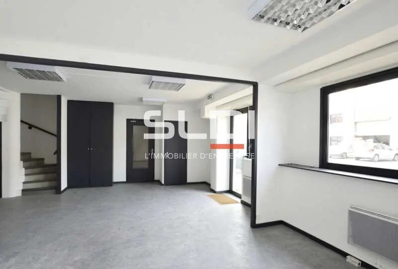 Office in Villeurbanne for lease - Interior Photo - Image 3 of 8