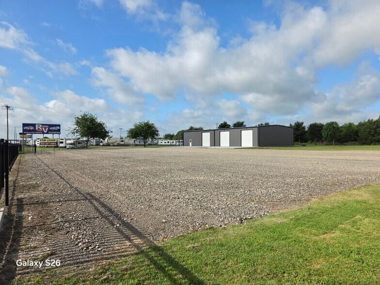 2420 McKinney st, Rice, TX à louer - Photo du bâtiment - Image 3 de 19