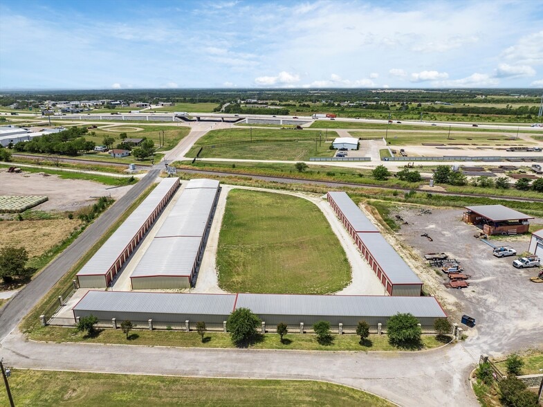 193 E Hilltop Rd, Elm Mott, TX for sale - Building Photo - Image 2 of 9