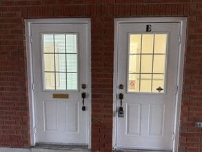 320 Center St, Chardon, OH à louer Photo intérieure- Image 1 de 6