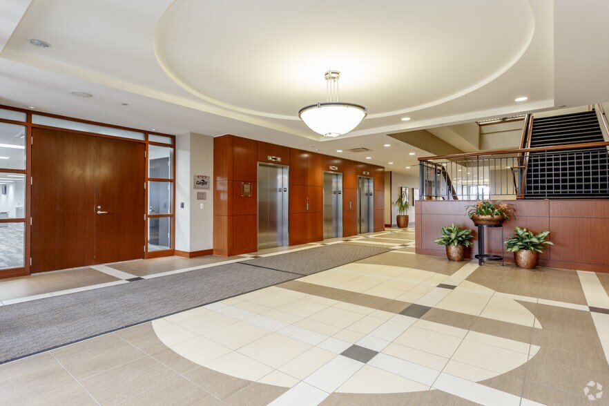 18001 W 106th St, Olathe, KS à louer - Hall d’entrée - Image 2 de 4