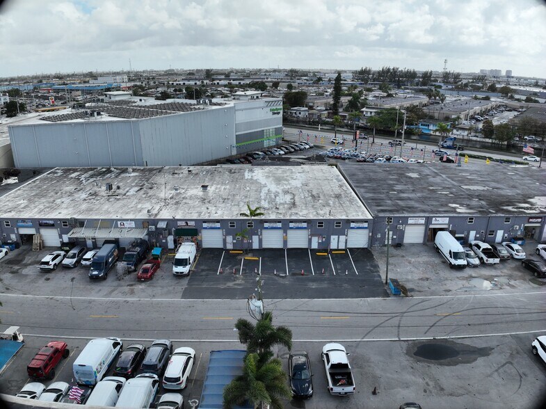 1612-1646 W 31st Pl, Hialeah, FL à louer - Communauté Matterport - Image 2 de 13