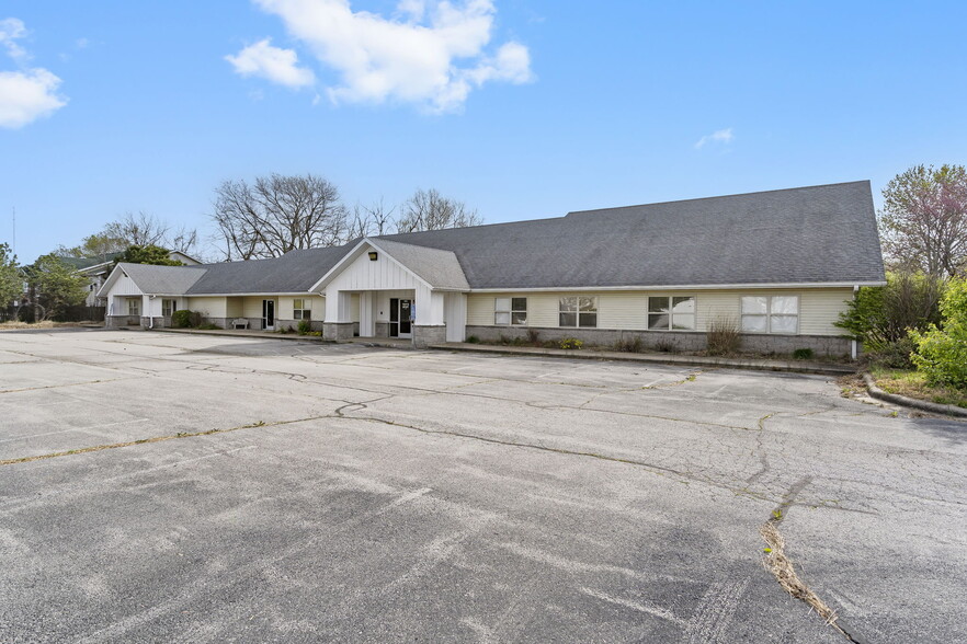 220 N Cedar Ave, Republic, MO for sale - Building Photo - Image 3 of 47