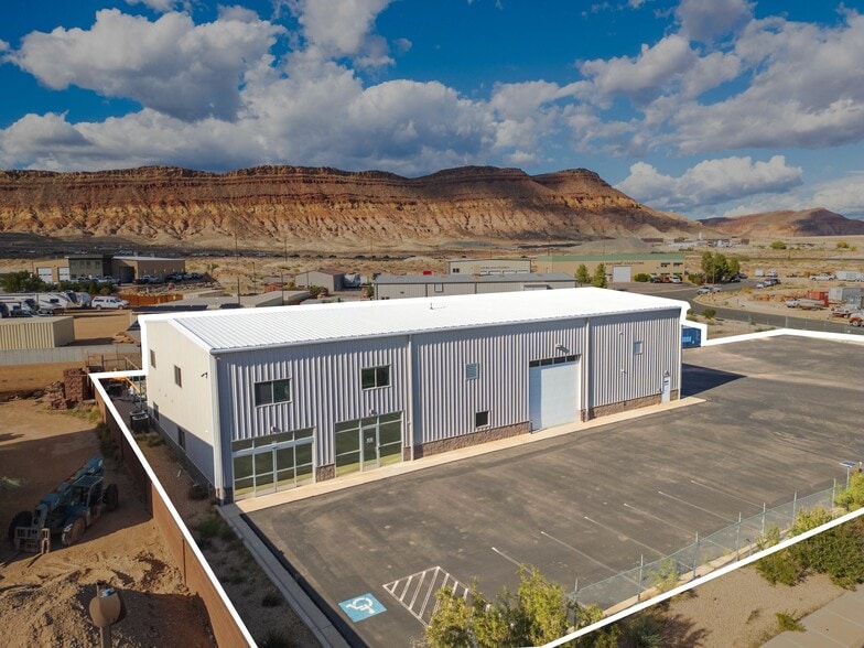 335 Commerce Dr, Hurricane, UT for lease - Building Photo - Image 3 of 6