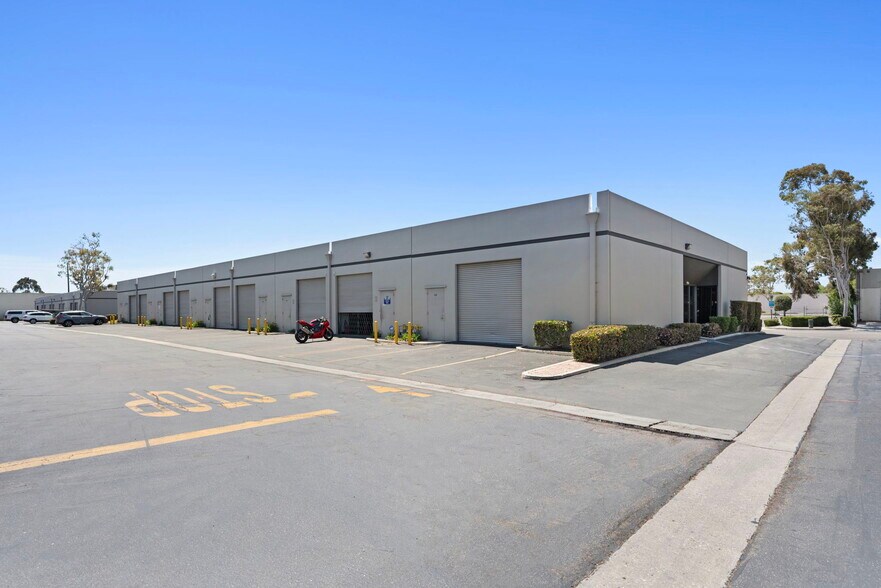 20610 Manhattan Pl, Torrance, CA for lease - Building Photo - Image 2 of 6