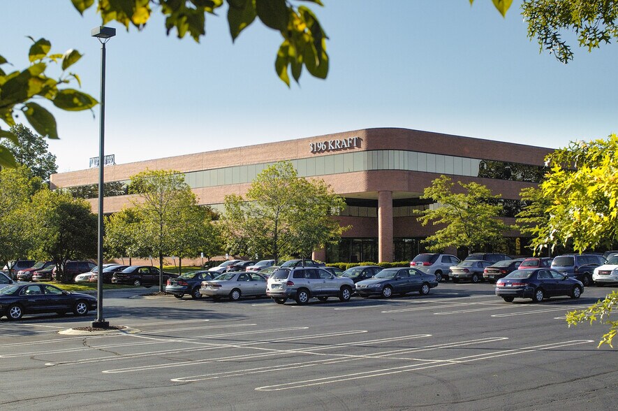 3196 Kraft Ave SE, Grand Rapids, MI à louer - Photo du bâtiment - Image 1 de 3