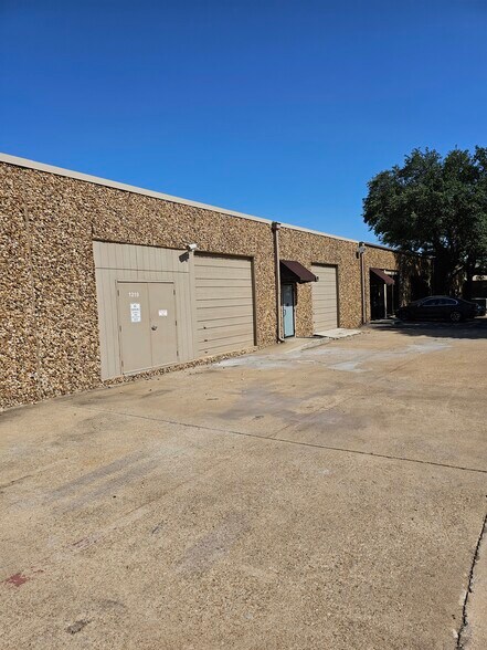 Oakhollow Business Park portefeuille de 4 propriétés à vendre sur LoopNet.ca - Photo du bâtiment - Image 3 de 11