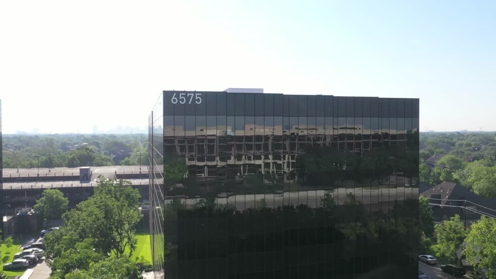 6575 West Loop South, Bellaire, TX à louer - Vidéo aérienne - Image 2 de 23
