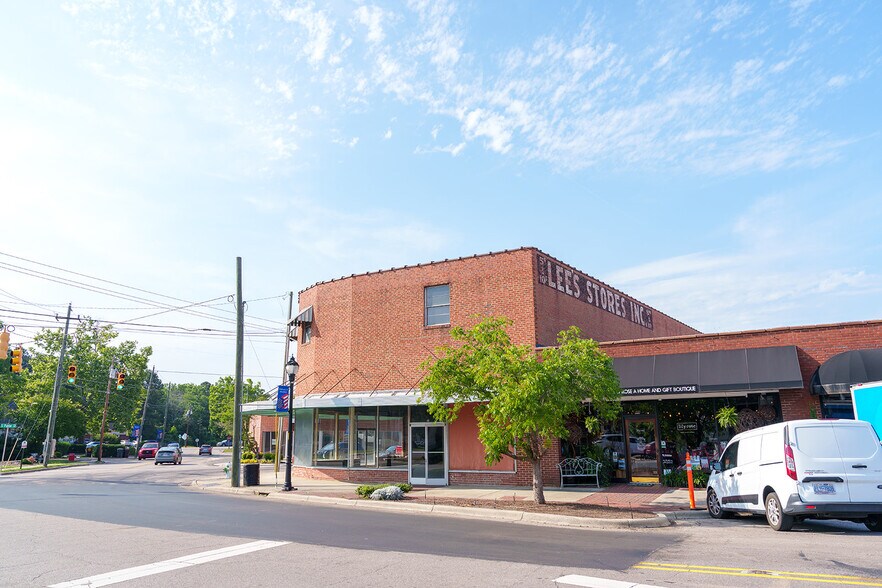 124 W Main St, Aberdeen, NC à vendre - Photo du bâtiment - Image 1 de 36