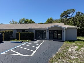 13939 Lakeshore Blvd, Hudson, FL à louer Photo intérieure- Image 1 de 9