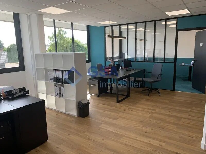 Office in Melun for sale Interior Photo- Image 1 of 10