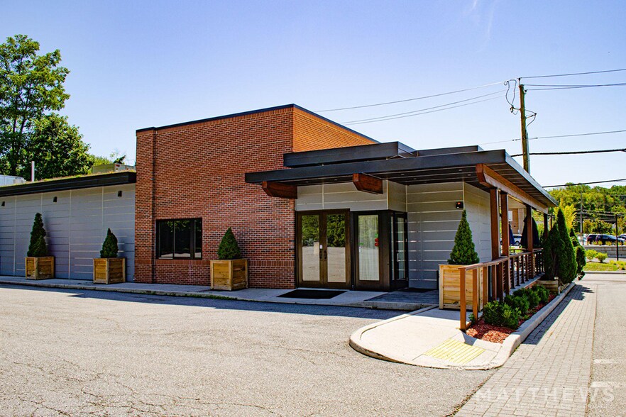 3360 Old Crompond Rd, Yorktown Heights, NY à vendre - Photo du bâtiment - Image 3 de 4