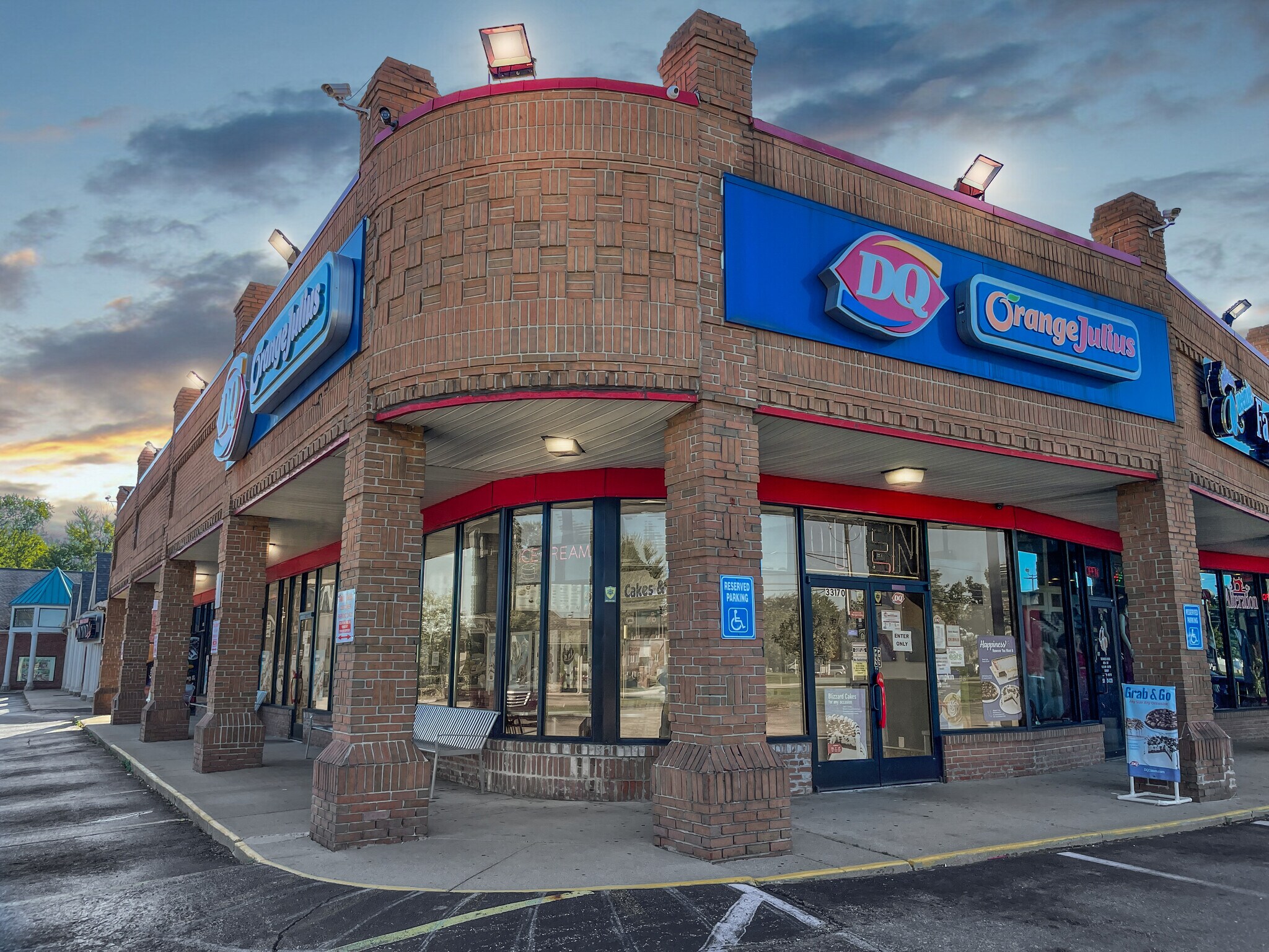 33170 Ryan Rd, Sterling Heights, MI à vendre Photo du bâtiment- Image 1 de 1