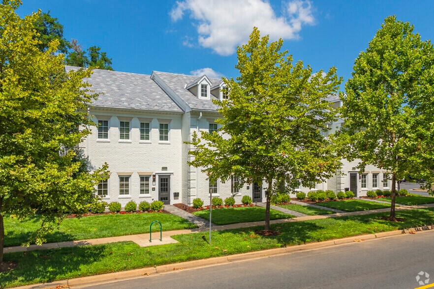 101-107 W Edmonston Dr, Rockville, MD for lease - Building Photo - Image 2 of 8