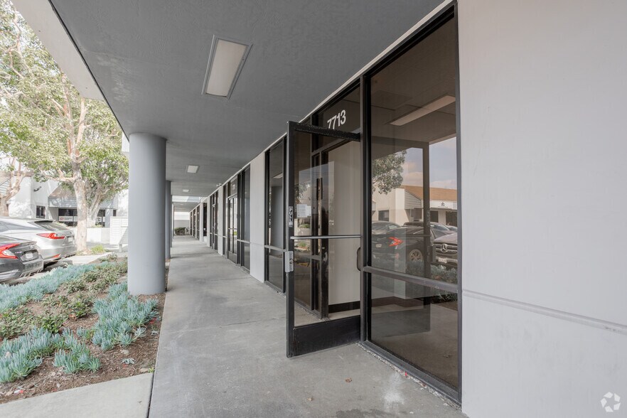7643-7667 Garden Grove Blvd, Garden Grove, CA à louer - Photo du bâtiment - Image 2 de 19