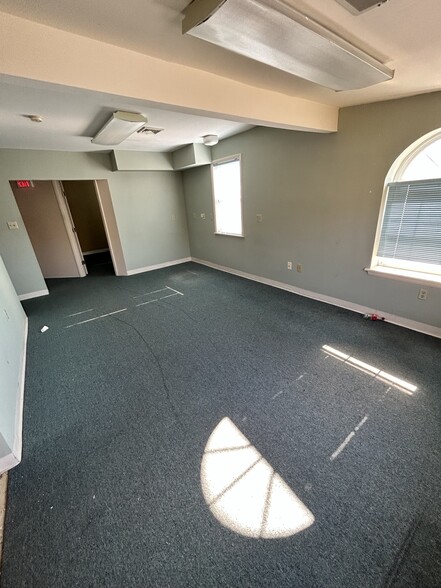 484 Stones Crossing Rd, Palmer Township, PA for lease - Interior Photo - Image 2 of 7