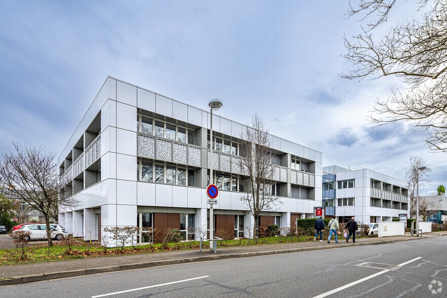 Bureau dans Bron à louer - Photo du bâtiment - Image 2 de 2