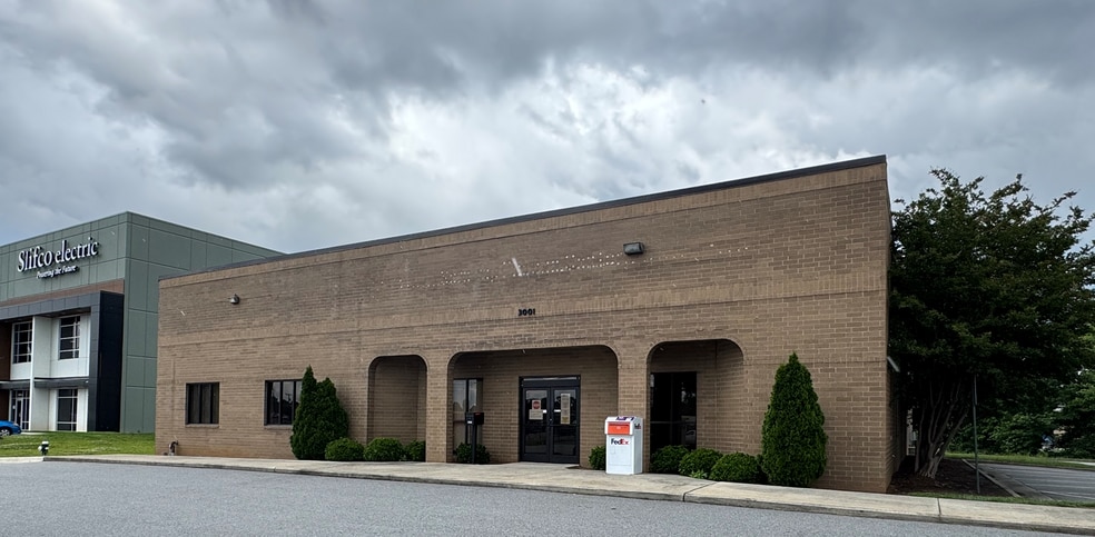3001 S Elm Eugene St, Greensboro, NC for lease - Building Photo - Image 2 of 6