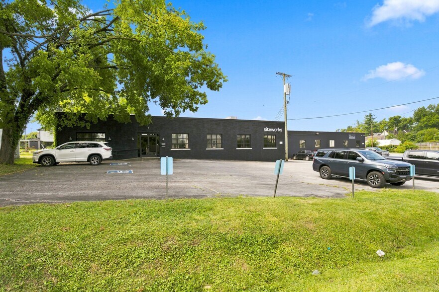 6115 Robertson Ave, Nashville, TN à louer - Photo du bâtiment - Image 2 de 77