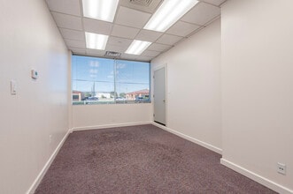 2947 E Broadway St, Pearland, TX for lease Interior Photo- Image 1 of 4
