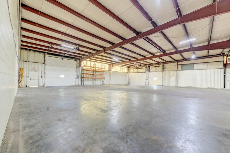 617 Cepi Dr, Chesterfield, MO for lease - Building Photo - Image 3 of 6