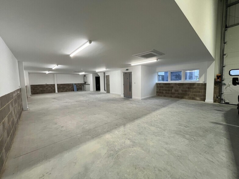 1-9 Winchester Hl, Romsey à vendre - Photo du bâtiment - Image 3 de 34