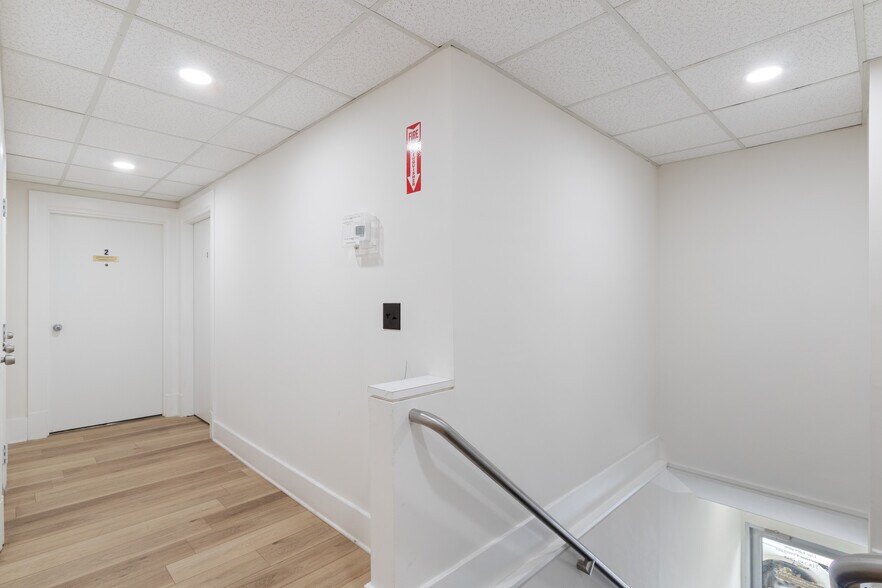 3-5 Audrey Ave, Oyster Bay, NY à louer - Photo du bâtiment - Image 3 de 3