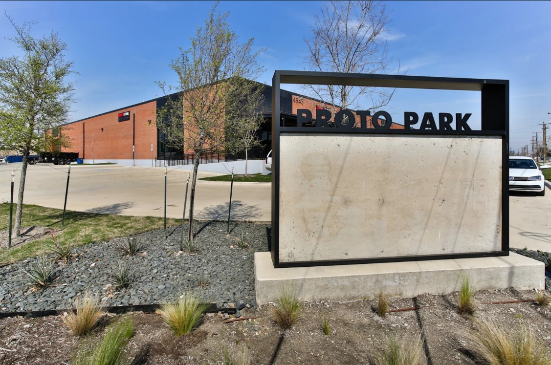 3200 Irving Blvd, Dallas, TX for lease Primary Photo- Image 1 of 12