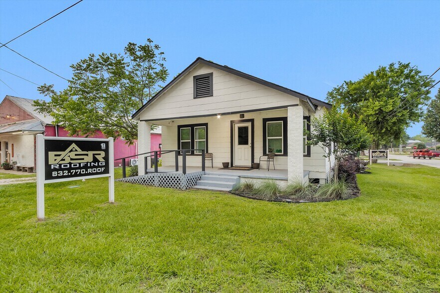 108 W Montgomery St, Willis, TX à vendre - Photo du bâtiment - Image 3 de 24
