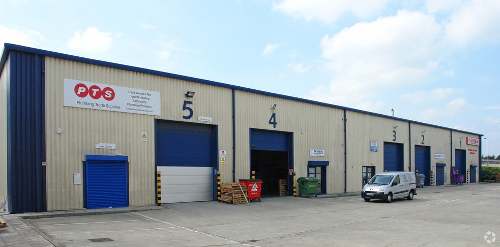 Trevor Rd, Hayes for lease - Building Photo - Image 3 of 5