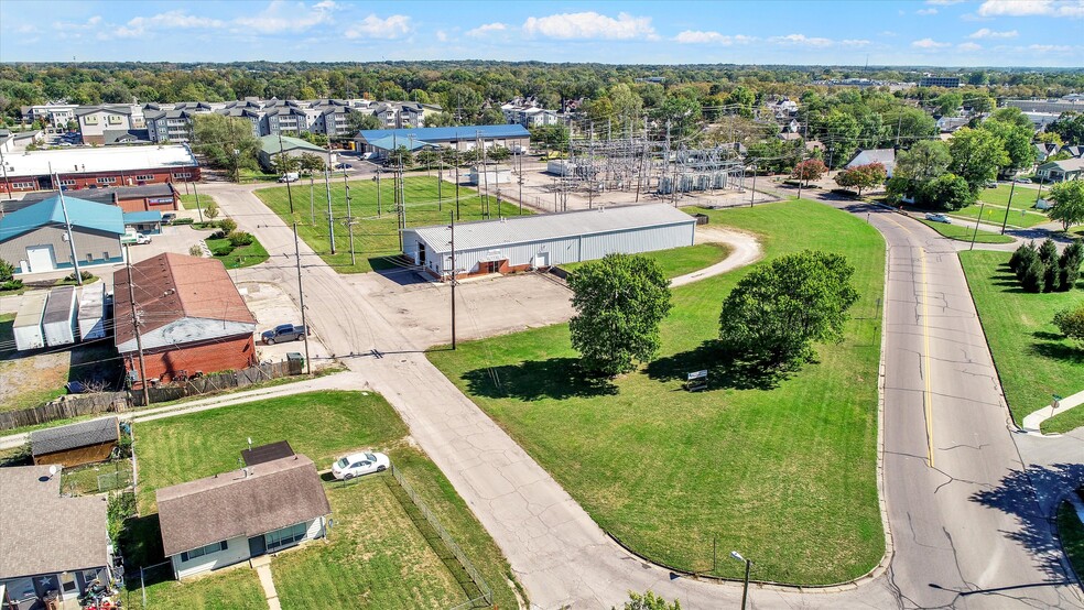 1225 11th St, Columbus, IN for lease - Building Photo - Image 3 of 36