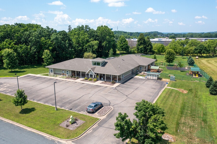 425 Technology Dr E, Menomonie, WI for sale - Building Photo - Image 2 of 11