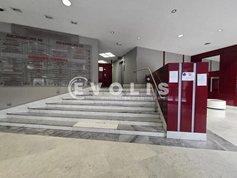 Bureau dans Thiais à louer - Hall d’entrée - Image 3 de 8