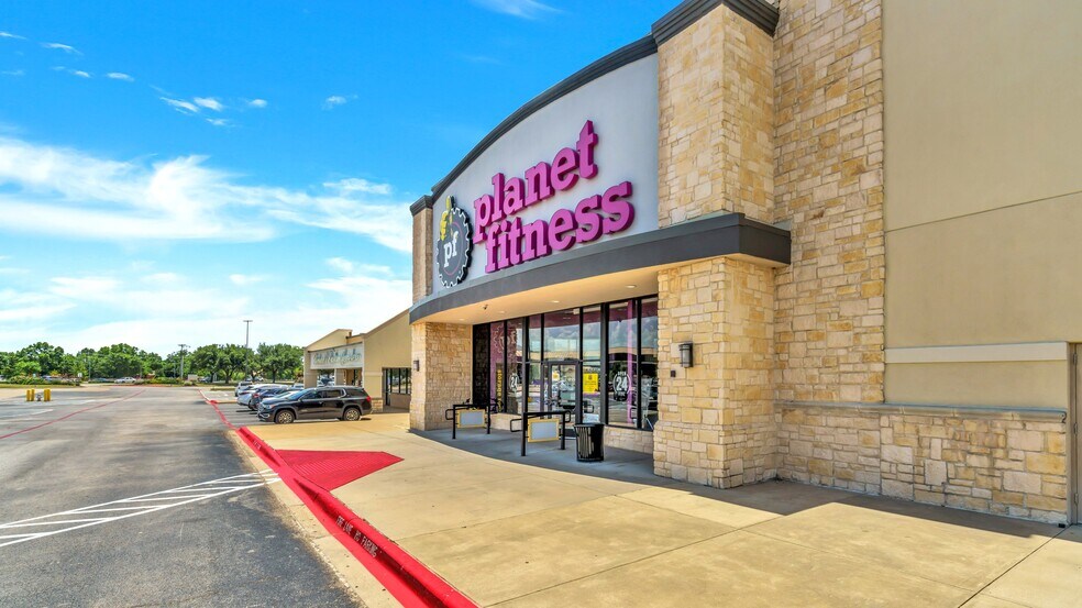 600-700 Grapevine Hwy, Hurst, TX à louer - Photo du bâtiment - Image 2 de 5