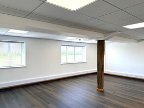 Warren House Rd, Wokingham for lease Interior Photo- Image 1 of 1