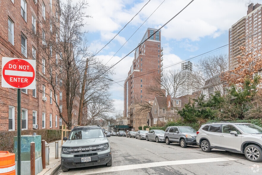 12418 Queens Blvd, Jamaica, NY à vendre - Photo du bâtiment - Image 3 de 6