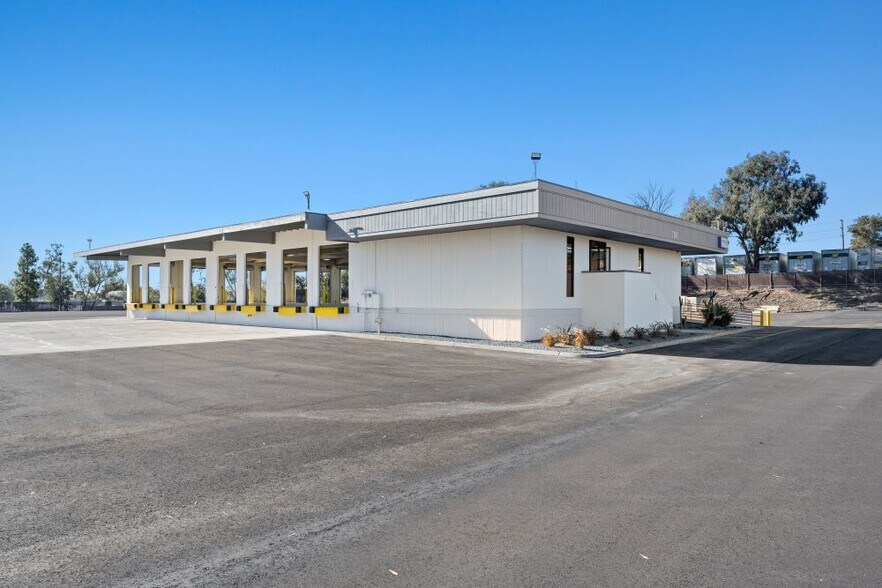 7191 Carroll Rd, San Diego, CA à louer - Photo du bâtiment - Image 3 de 7