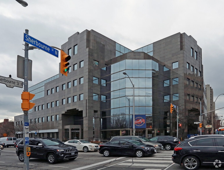 425 Bloor St E, Toronto, ON for lease - Building Photo - Image 1 of 5