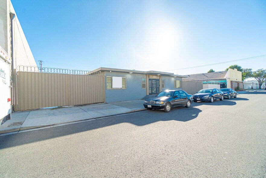 820 W Esther St, Long Beach, CA à vendre - Photo du bâtiment - Image 2 de 10
