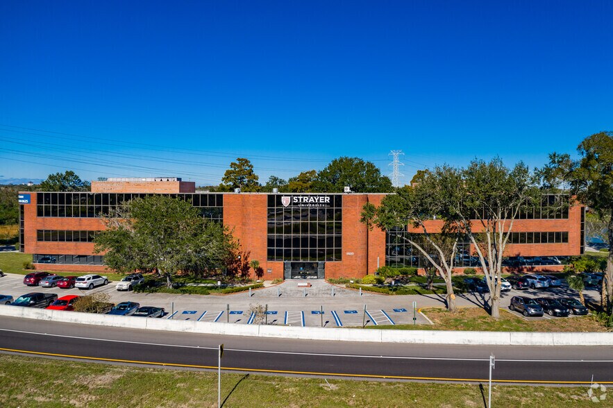 5650 Breckenridge Park Dr, Tampa, FL à louer - Photo du bâtiment - Image 3 de 8