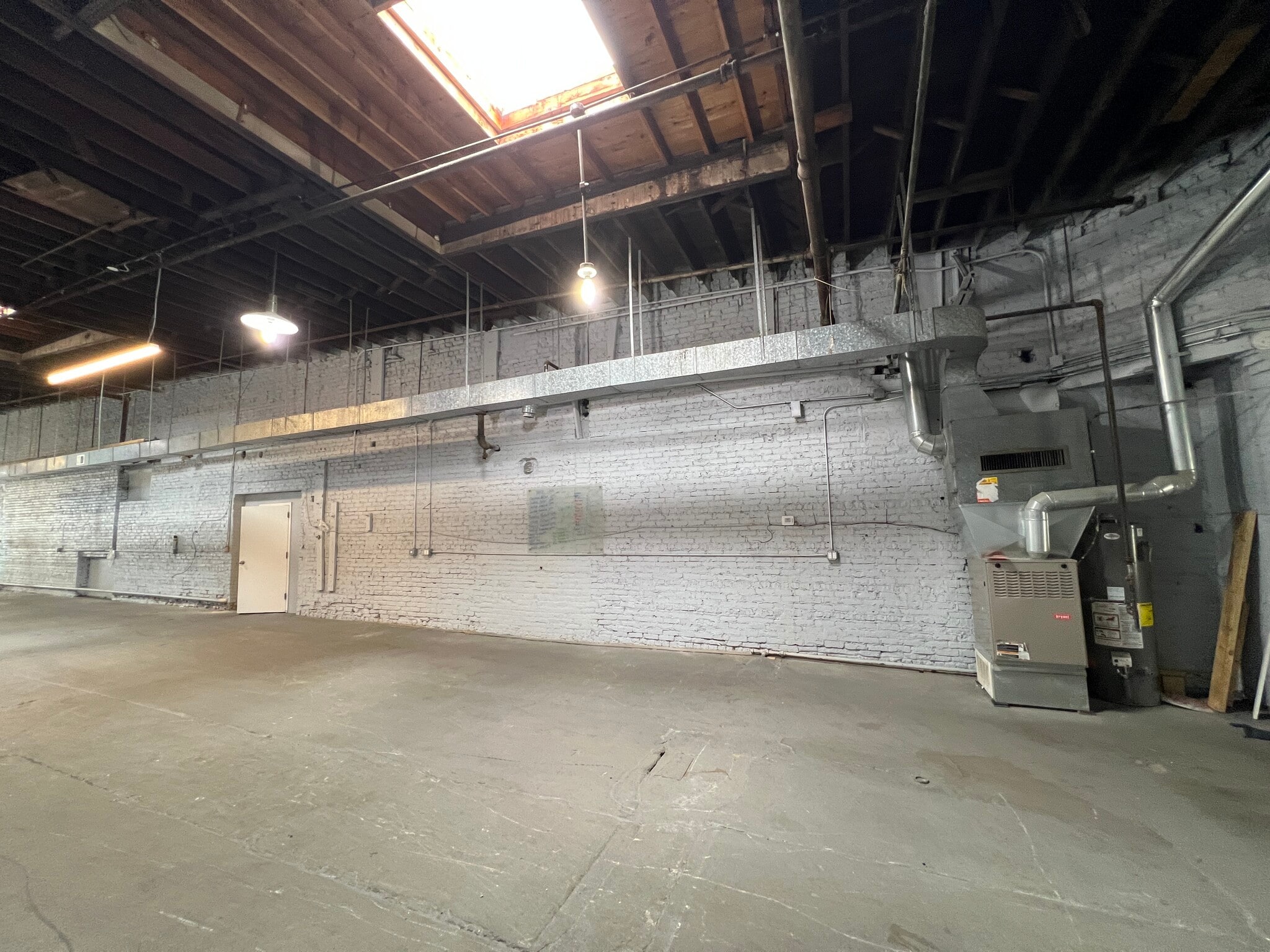 4244 N Elston Ave, Chicago, IL for lease Interior Photo- Image 1 of 8