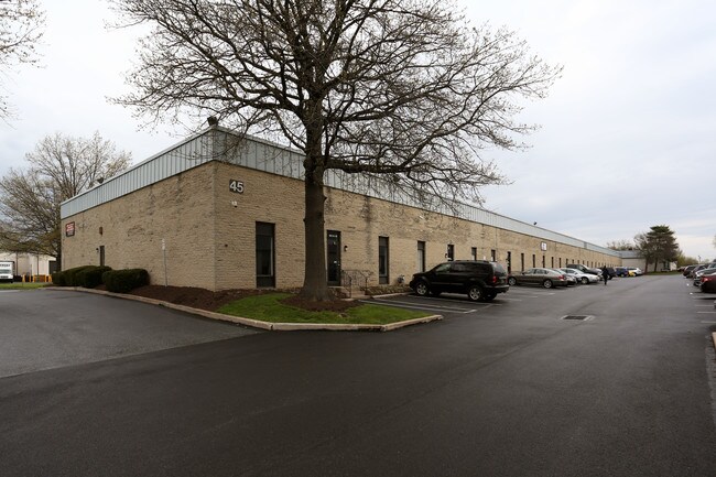Plus de détails pour 100-110 Darby Commons Ct, Folcroft, PA - Local d'activités à louer